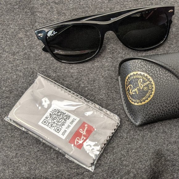 Ray-Ban New Wayfarer in Black - Picture 1 of 6